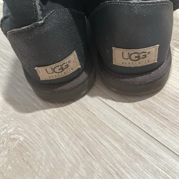 Gray Metallic Genuine UGG Australia Women’s Tall size 7 - Picture 2 of 4